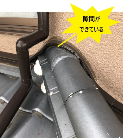 壁際の板金に隙間ができている　雨漏り